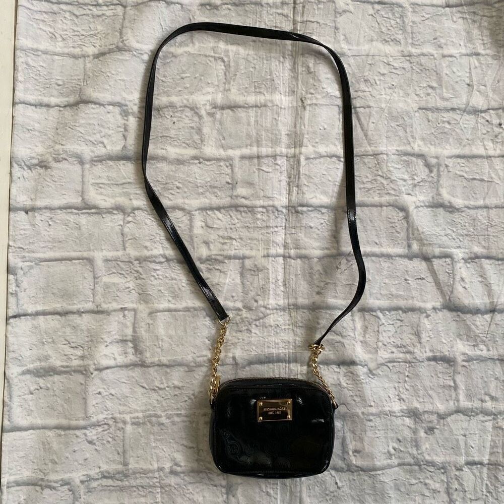 Michael Kors mini crossbody bag w/zipper closure black & gold 6”x4.5”